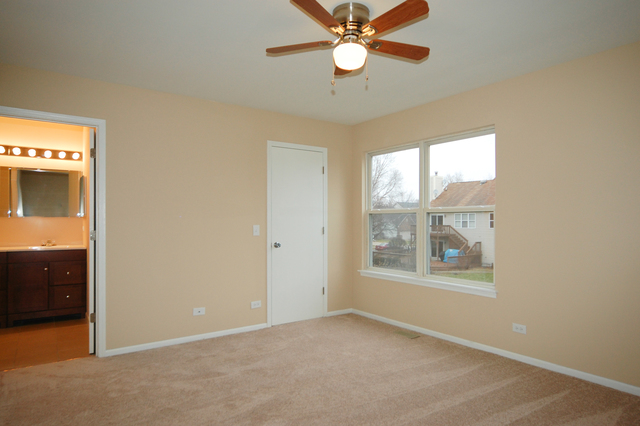 1275 Cobblers Xing, Elgin, IL 60120 photo 7