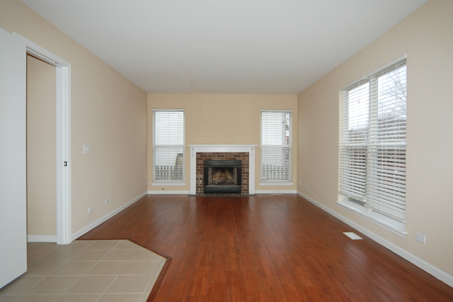 1275 Cobblers Xing, Elgin, IL 60120 photo 4