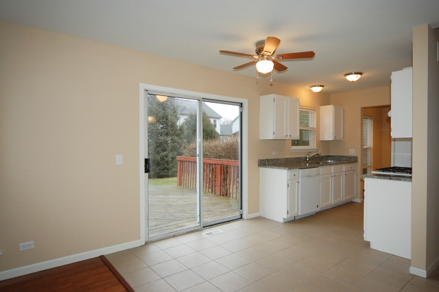 1275 Cobblers Xing, Elgin, IL 60120 photo 6