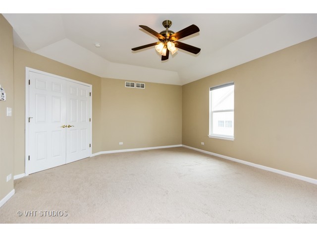 409 Hackney Ln, Oswego, IL 60543 photo 10