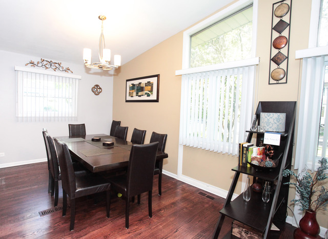 116 W Manchester Dr, Wheeling, IL 60090 photo 4