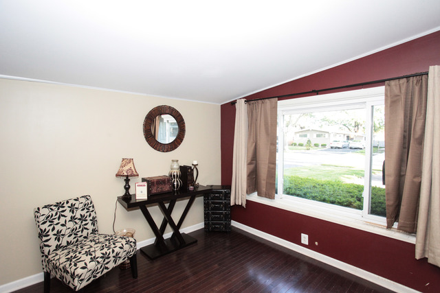 116 W Manchester Dr, Wheeling, IL 60090 photo 3