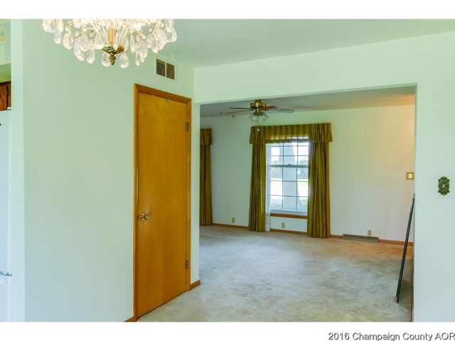 406 E Main St, Royal, IL 61871 photo 5