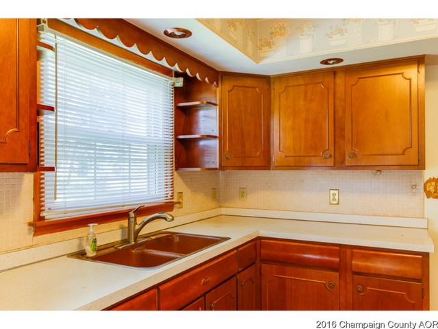 406 E Main St, Royal, IL 61871 photo 7