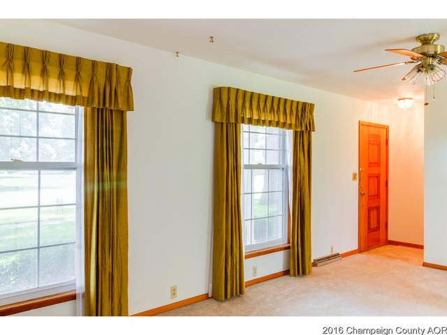 406 E Main St, Royal, IL 61871 photo 4