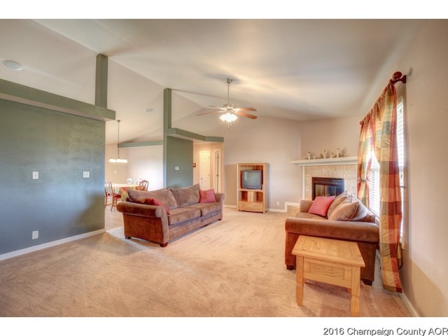 405 Rocket Rd, Tolono, IL 61880 photo 3