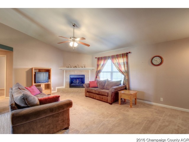405 Rocket Rd, Tolono, IL 61880 photo 6