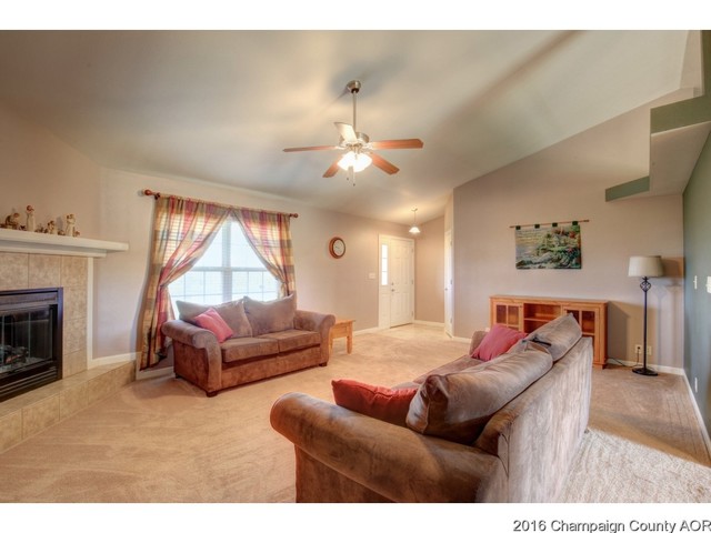 405 Rocket Rd, Tolono, IL 61880 photo 5