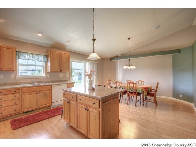 405 Rocket Rd, Tolono, IL 61880 photo 8