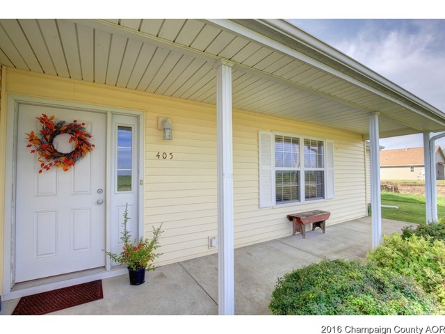 405 Rocket Rd, Tolono, IL 61880 photo 2