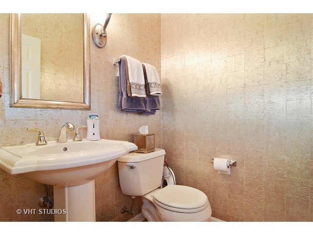 385 Bradbury Ln, Bartlett, IL 60103 photo 18