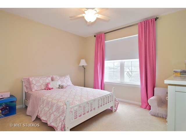 385 Bradbury Ln, Bartlett, IL 60103 photo 14