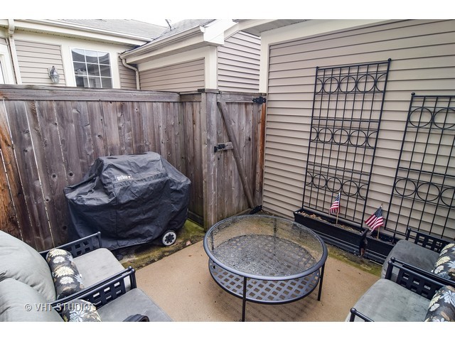 385 Bradbury Ln, Bartlett, IL 60103 photo 19