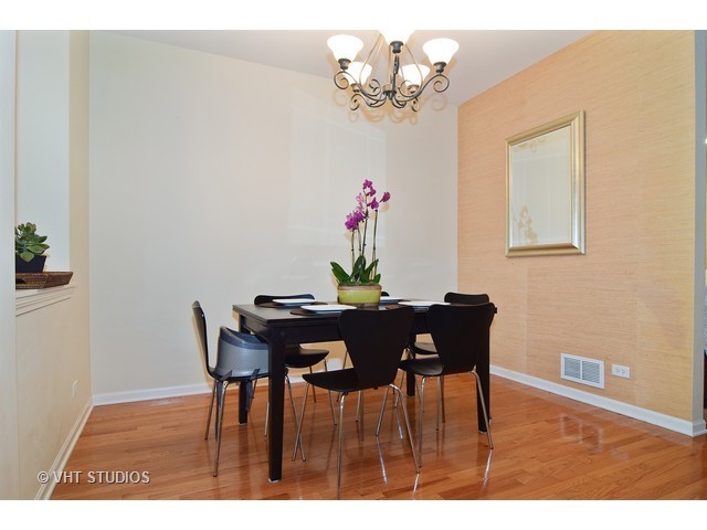 385 Bradbury Ln, Bartlett, IL 60103 photo 6