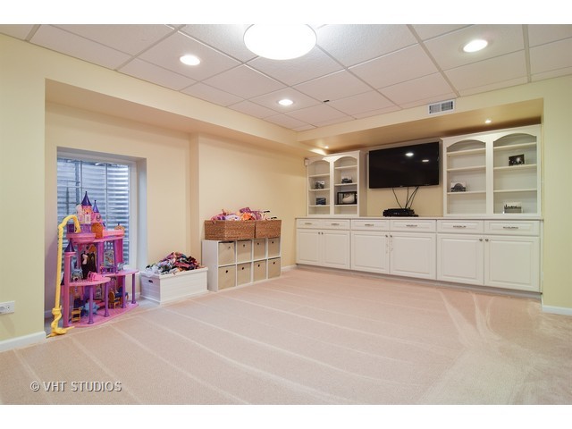 385 Bradbury Ln, Bartlett, IL 60103 photo 9