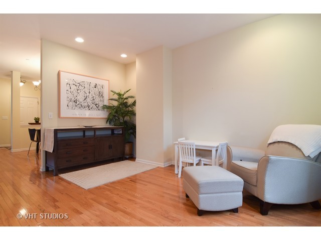 385 Bradbury Ln, Bartlett, IL 60103 photo 7