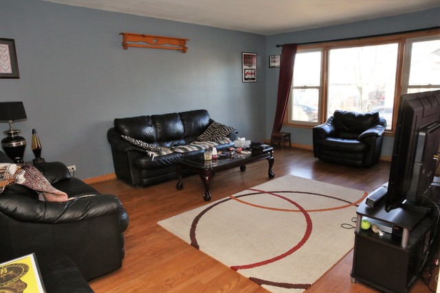 1942 Pine St, Des Plaines, IL 60018 photo 4