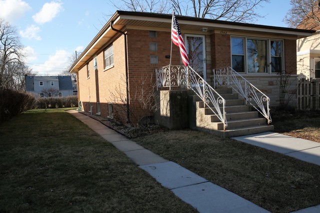 1942 Pine St, Des Plaines, IL 60018 photo 2