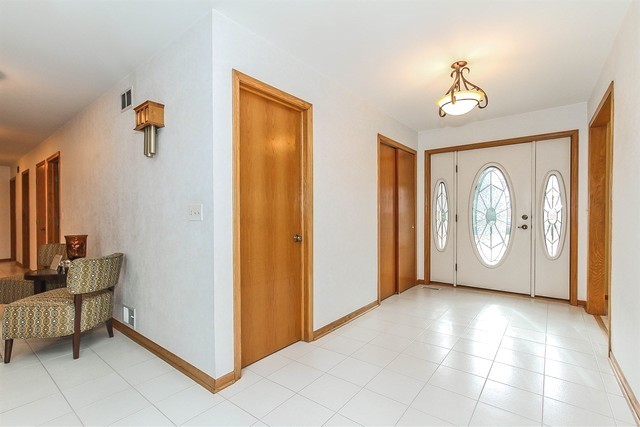 24 E Thorndale Ave, Roselle, IL 60172 photo 4