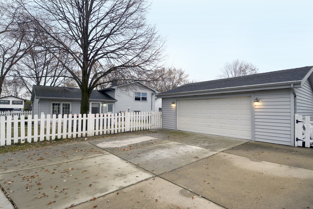 618 Sandy Ln, Des Plaines, IL 60016 photo 3