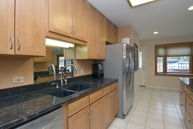 618 Sandy Ln, Des Plaines, IL 60016 photo 11