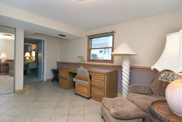 618 Sandy Ln, Des Plaines, IL 60016 photo 13