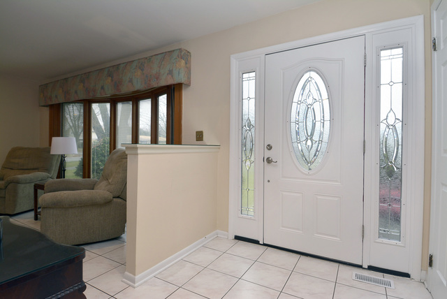 618 Sandy Ln, Des Plaines, IL 60016 photo 4