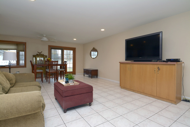 618 Sandy Ln, Des Plaines, IL 60016 photo 6