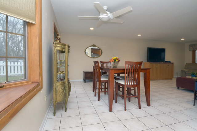 618 Sandy Ln, Des Plaines, IL 60016 photo 8
