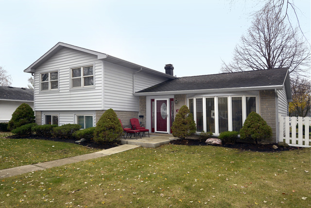 618 Sandy Ln, Des Plaines, IL 60016 photo 1