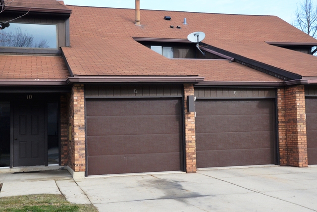 10 Creekside Cir #D, Elgin, IL 60123 photo 1