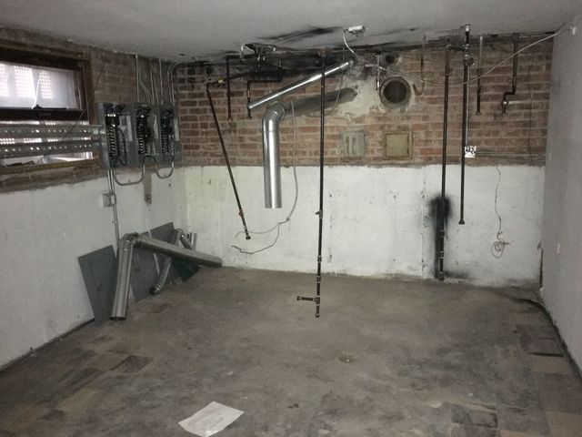 6818 S Artesian Ave, Chicago, IL 60629 photo 7