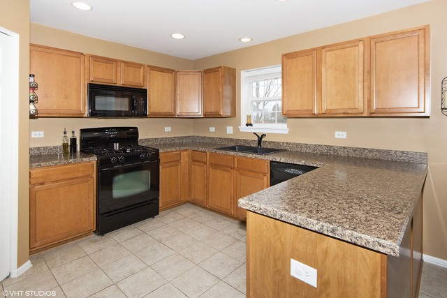 1703 Red Maple Dr, Plainfield, IL 60586 photo 4