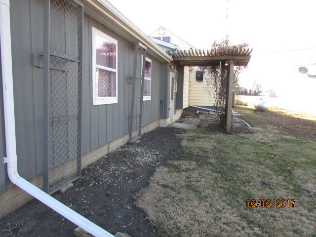 210 E Green St, Roberts, IL 60962 photo 15