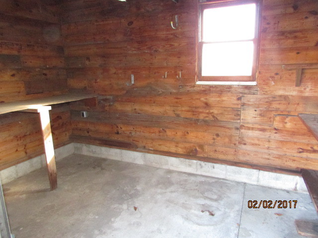 210 E Green St, Roberts, IL 60962 photo 16