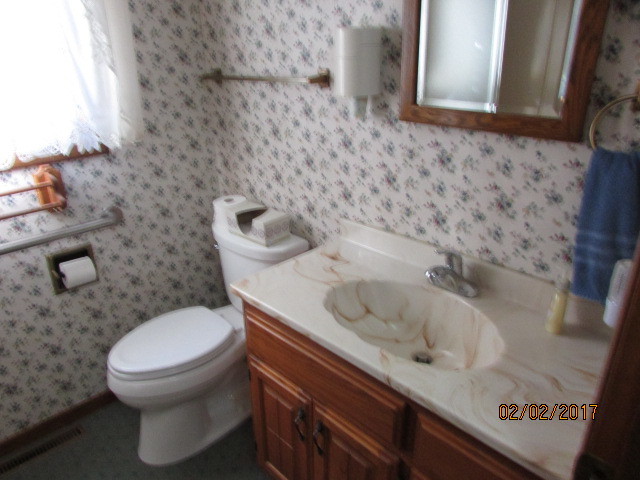 210 E Green St, Roberts, IL 60962 photo 13