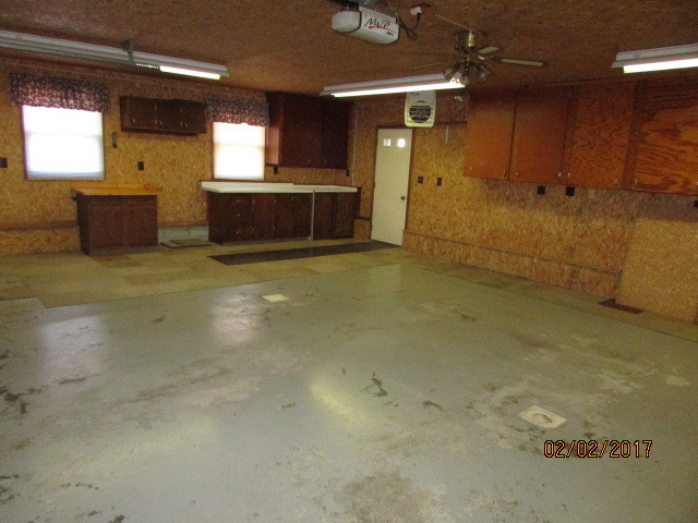 210 E Green St, Roberts, IL 60962 photo 14