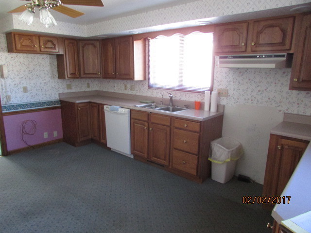 210 E Green St, Roberts, IL 60962 photo 4