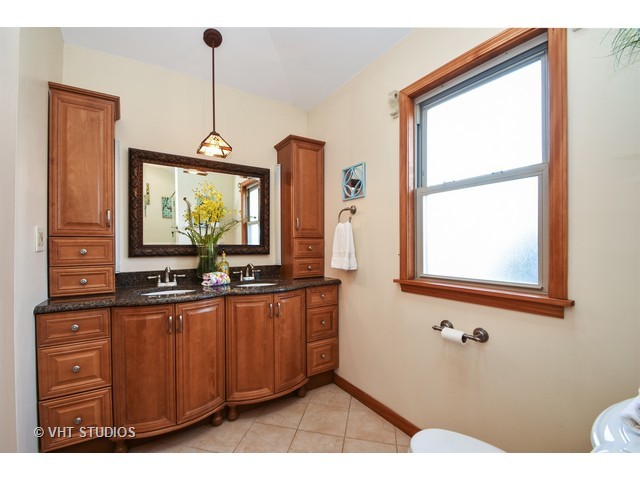 11556 S Artesian Ave, Chicago, IL 60655 photo 8