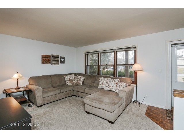 617 Columbus St, Mchenry, IL 60051 photo 4