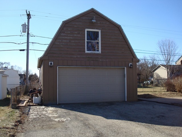 617 Columbus St, Mchenry, IL 60051 photo 3