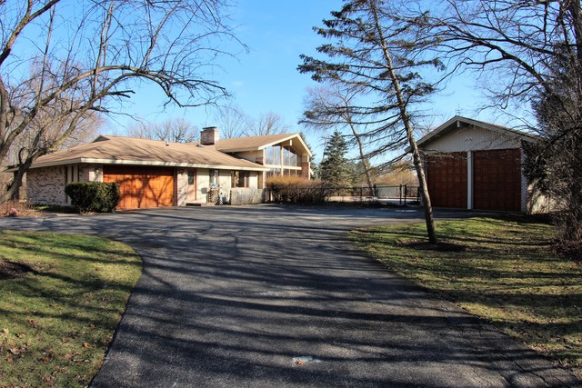 1215 Valley Rd, Bannockburn, IL 60015 photo 1