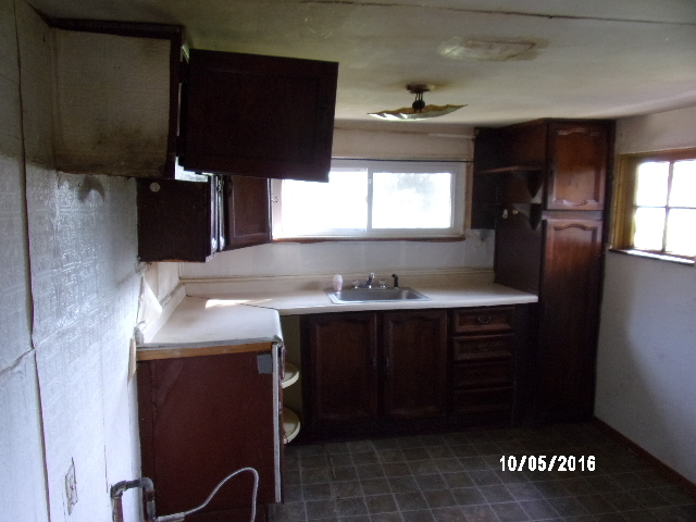 513 E 151st St, Phoenix, IL 60426 photo 9