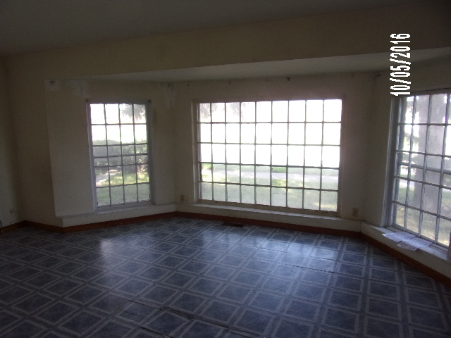 513 E 151st St, Phoenix, IL 60426 photo 3