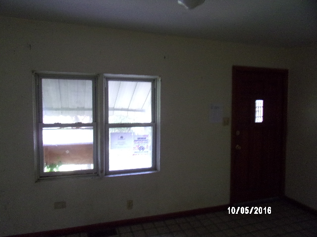 513 E 151st St, Phoenix, IL 60426 photo 2