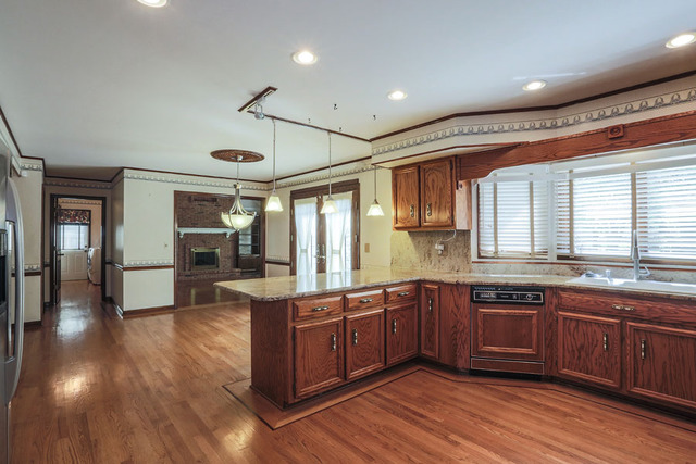 2113 University Dr, Naperville, IL 60565 photo 5