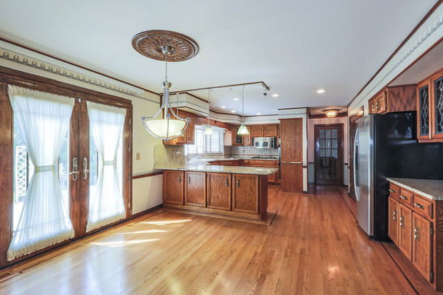 2113 University Dr, Naperville, IL 60565 photo 6