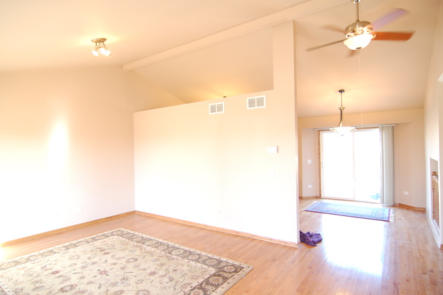 7013 Cornwall Dr, Joliet, IL 60431 photo 3