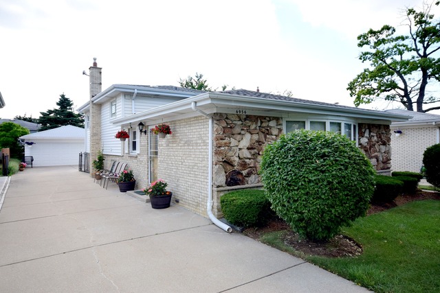 6956 N Central Ave, Chicago, IL 60646 photo 1