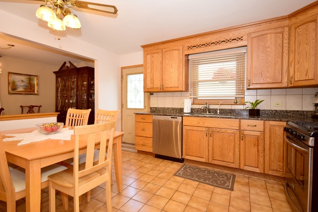 6956 N Central Ave, Chicago, IL 60646 photo 9